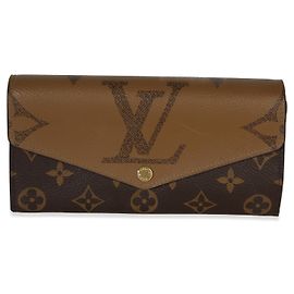 Carteira Sarah em Canvas Monogram Giant Reverse da Louis Vuitton Marrom
