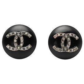 Orecchini a clip tondi Chanel Coco Mark Nero
