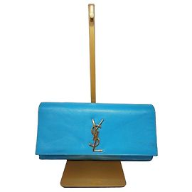 Yves Saint Laurent Saint Laurent Pochette Cassandre en Cuir Caviar - Turquoise Bleu