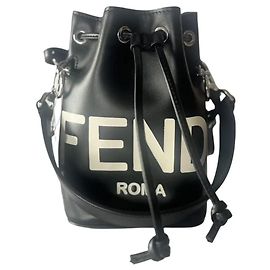 Fendi Mon Trésor Mini Borsa a Secchiello in Pelle Nero