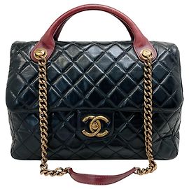 Bolsa Chanel Paris Edinburgh em couro de bezerro vitrificado preto Castle Rock Flap Preto