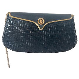 Rodo Clutch aus schwarz lackiertem Flechtstroh mit goldener Kette Schwarz