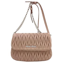Bolso de hombro con cadena Miu Miu en Pink Beige Beige