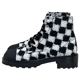 NWOB Chanel Grosgrain Tweed Combat Boots - Gr. 41
Gebraucht Andere