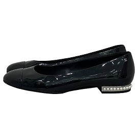 Chanel Lackleder-Ballerinas mit CC-Absatz und Perlen Schwarz Größe 41 gebraucht Andere