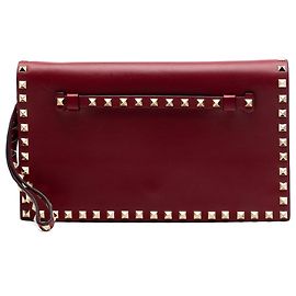 Clutch de mano Rockstud en napa roja Valentino Roja Burdeos