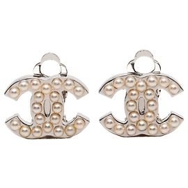 Chanel Silber CC Messing Clip-Ohrringe mit Kunstperlen Silber