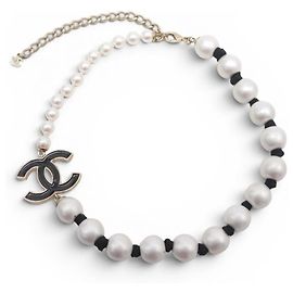 NEUF COLLIER CHANEL LOGO CC EMAIL NOIR PERLES & METAL DORE 49 CM NECKLACE Doré
