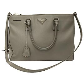 Bolsa Tote Prada Medium Galleria Double Zip em couro Saffiano cinza Cinza