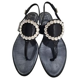 Roger Vivier Black Patent Leather Crystal Buckle Thong Sandals Black