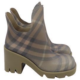 Burberry Check Marsh Heel Boots in Green Rubber Green Olive green