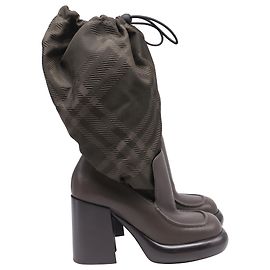 Bottines à talon compensé en mélange de nylon et cuir marron Burberry Violet