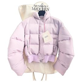 Alexander McQueen Kurze Daunenjacke in Lila Lila