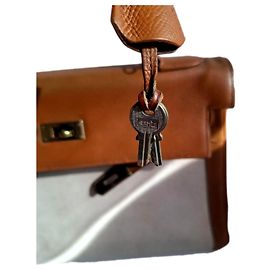 Bolsa Hermès Kelly em couro e lona Marrom Branco Cru Camelo