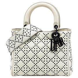 Lady Dior Supple em pele de cordeiro cannage studded branco Medium da Dior Branco