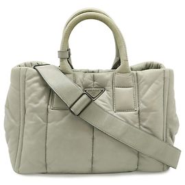 Prada Nappa Bomber Tote Bag in Hellgrau Grau