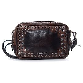 Prada, sac bandoulière camera en Vitello vintage orné Marron