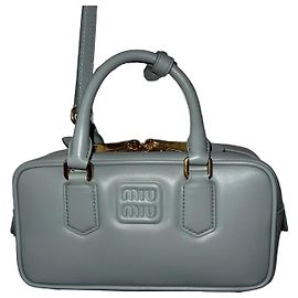 Miu Miu Arcadie Bauletto Lederhandtasche Hellblau