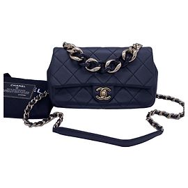 Bolsa Chanel Classic Flap em couro preto Preto