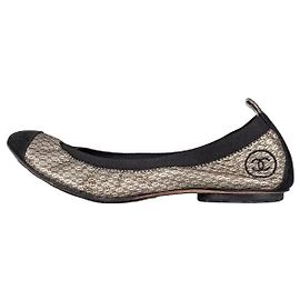 Sapatilhas Chanel em couro acolchoado dourado - Tamanho 39.5 usado Outro