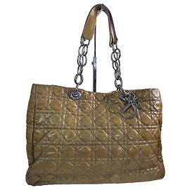 Christian Dior Sac Cabas Cannage en Cuir Verni Marron
