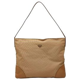 Bolsa de um ombro com placa de logotipo Triangle da Prada Bege