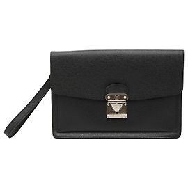 Louis Vuitton Black Taiga Belaia Clutch Schwarz