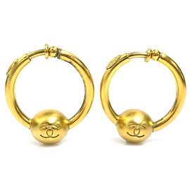 Orecchini a clip in metallo dorato Chanel D'oro