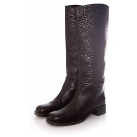Prada, botas de couro granulado preto. Preto