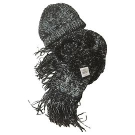 Set Berretto e Sciarpa Chanel in Lana, Cashmere e Seta Nero Bianco