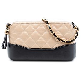 Clutch Gabrielle bicolor bege em couro de vitelo envelhecido com duplo zíper e corrente Chanel Bege