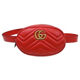 Gucci GG Marmont Gürteltasche aus Matelassé-Leder Rot