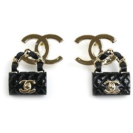 Orecchini Chanel in pelle nera e borchie placcati in oro Nero