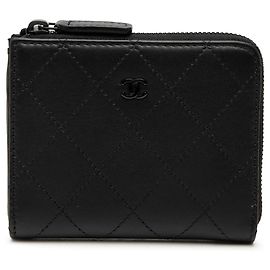 Carteira Chanel Black CC em couro de bezerro matelassê com zíper Preto