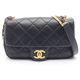 Borsa a tracolla Chanel Matelassé in pelle nera Nero