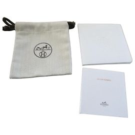 Pochette Hermès in tela e libretti di cura Beige