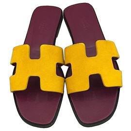 Sandales Hermès Oran en daim - Jaune Topaze Violet Jaune