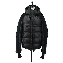 Giacca sportiva in nylon PRADA nera Auth 181234A Nero