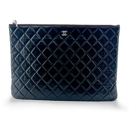 Bolso Chanel O Case Camellia Caviar Small Negro