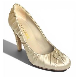 Chanel 17A Pearl Champaign Beige Rutched Satin Silk CC Pump Heels EU 37 Beige
