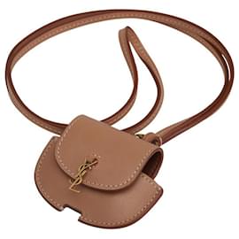 Yves Saint Laurent Funda para AirPods de cuero Saint Laurent Beige