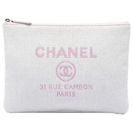Chanel White Medium Raffia Deauville O Case Clutch Weiß Aus weiß