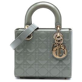 Lady Dior Cannage en cuir verni gris Small Marron