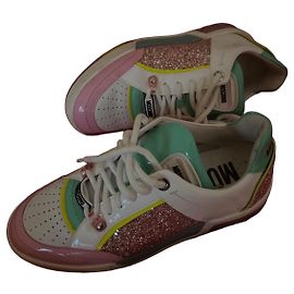 Moschino Sneaker in pelle bianca con accenti glitterati Rosa Bianco Blu Verde Giallo