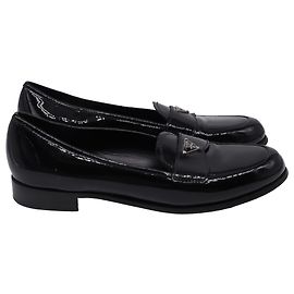 Mocasines Prada con placa de logotipo Triangle en charol negro Negro