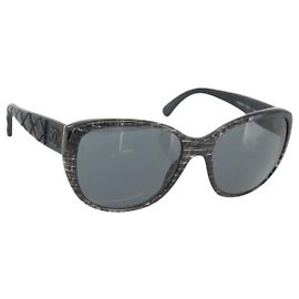 Óculos de sol CHANEL Matelasse de plástico e pele de cordeiro preta CC Auth BA12975M Preto