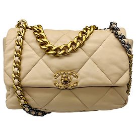 Chanel 19 Schultertasche mit Klappe aus gestepptem beigem Lammleder 2020 Größe Medium mit Mix-Metal-Hardware Beige