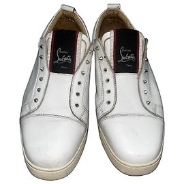 Christian Louboutin Tênis de cano baixo com spikes em couro branco Branco