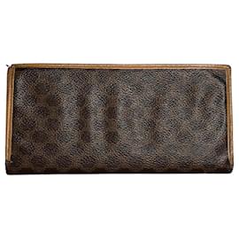 Céline Vintage Celine Portemonnaie mit Prägung Braun Kamel