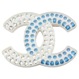 Chanel White Blue Strass CC Logo Brosche Weiß